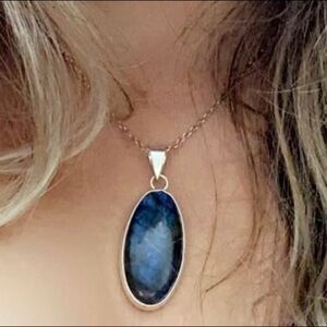 Meet your Posher, Lola